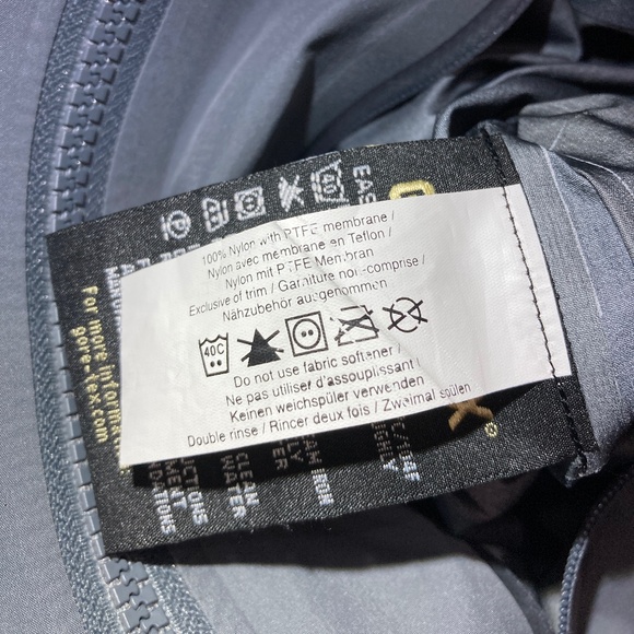 Arc teryx Alpha LT Gore-Tex Pro Jacket - Picture 9 of 11